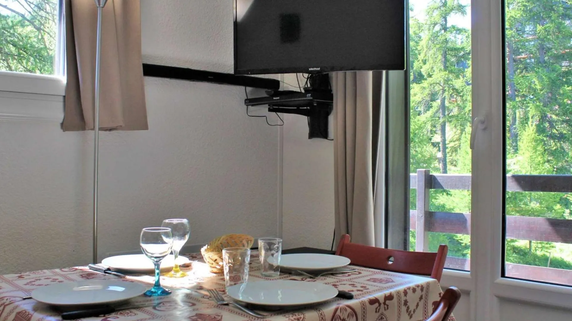 Studio 4 Pers. Avec Balcon Sud, Calme, Parking Gratuit - Risoul 1850 - Fr-1-330-567 Lägenhet