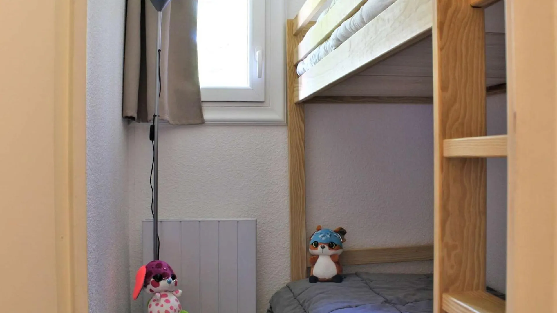 Studio 4 Pers. Avec Balcon Sud, Calme, Parking Gratuit - Risoul 1850 - Fr-1-330-567 0*,  Frankrike