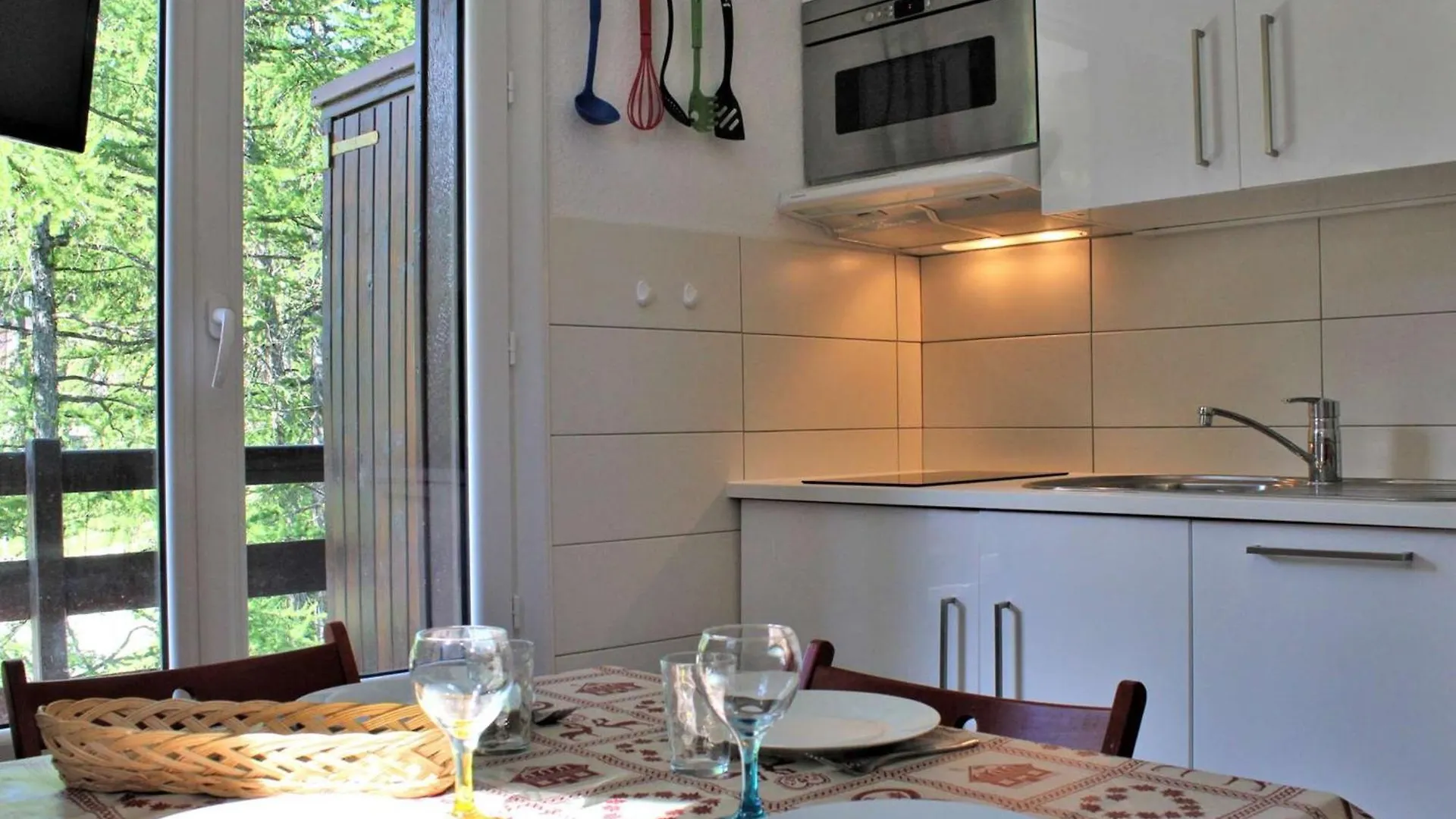Studio 4 Pers. Avec Balcon Sud, Calme, Parking Gratuit - Risoul 1850 - Fr-1-330-567